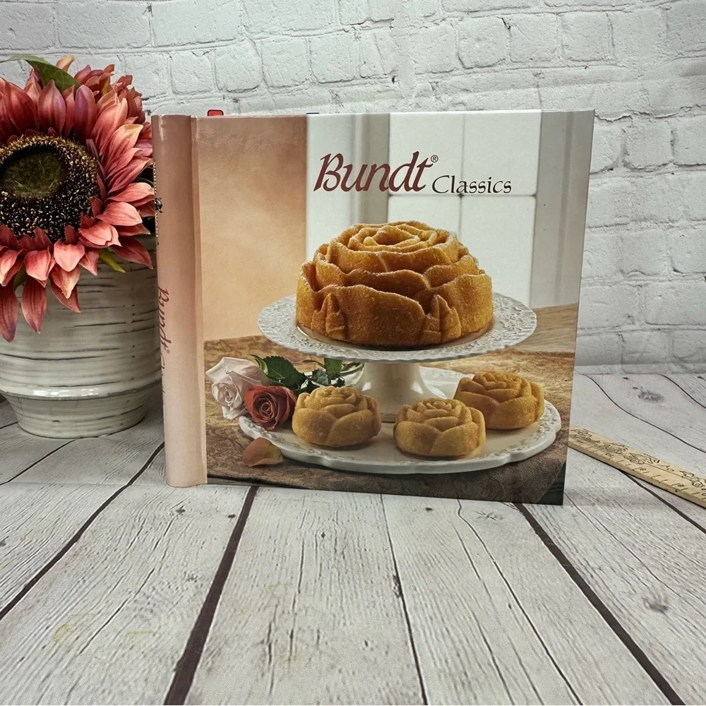 2003 nordic ware Bundt Classics Cookbook homemade homestead entertaining hosting